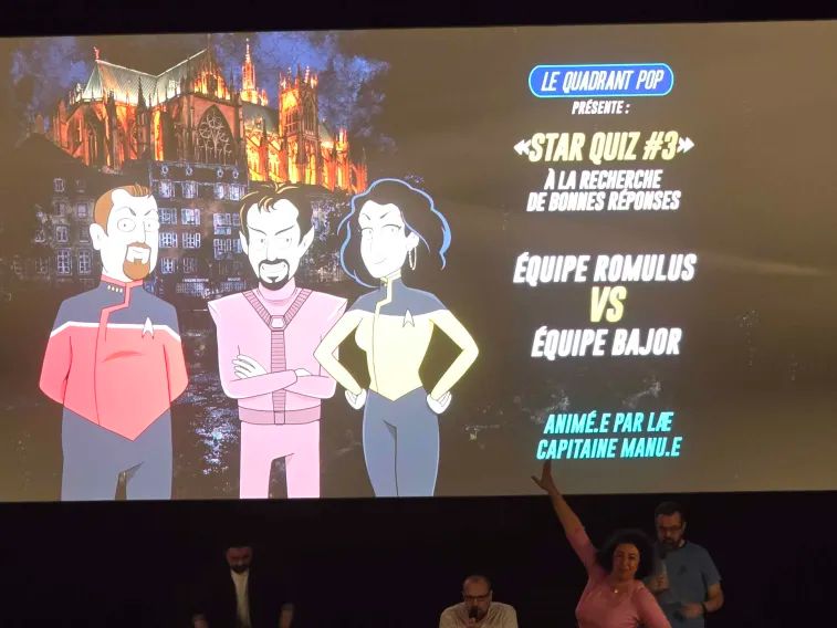 Marina qui nous montre le grand écran des fois qu'on l'aurait pas vu.