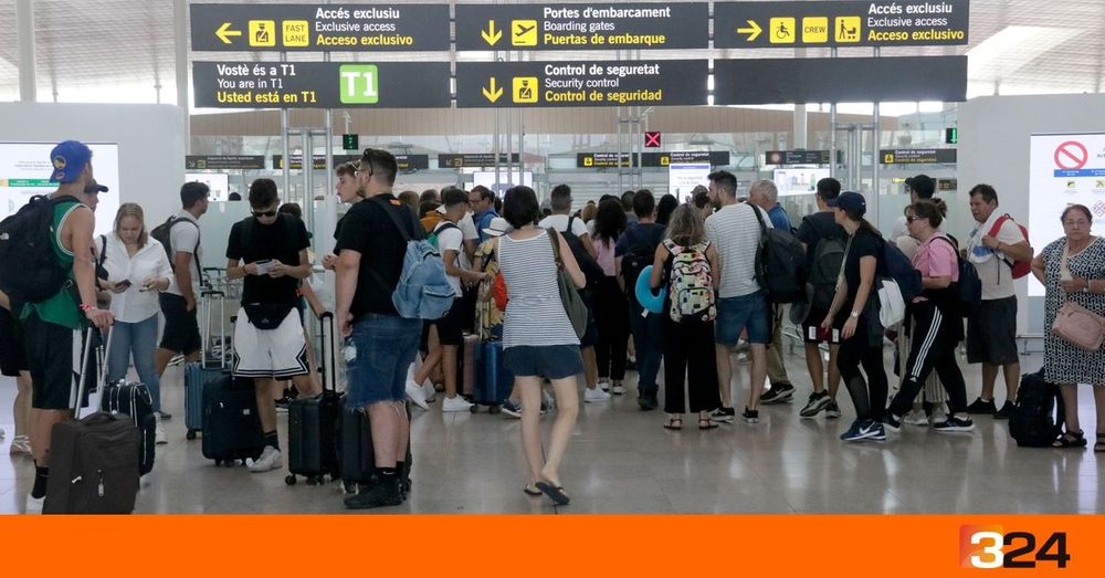 Les màquines per no ensenyar líquids i portàtils arribaran a l'aeroport del Prat el 2024