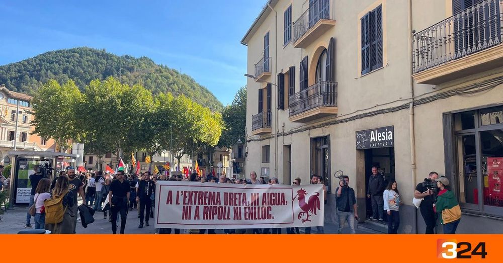 Una manifestació contra l'extrema dreta recorre Ripoll i denuncia el govern d'Aliança Catalana