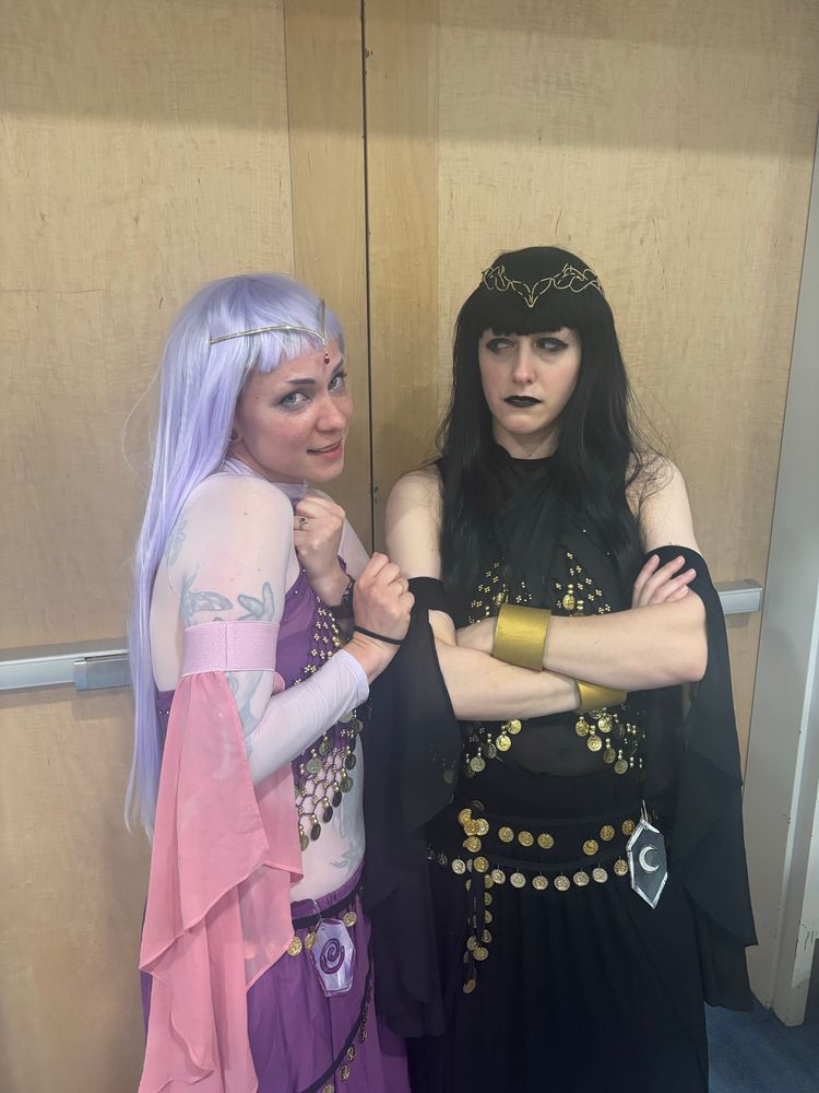the same cosplayers, mimicking olivia & tharja’s art poses/expressions 