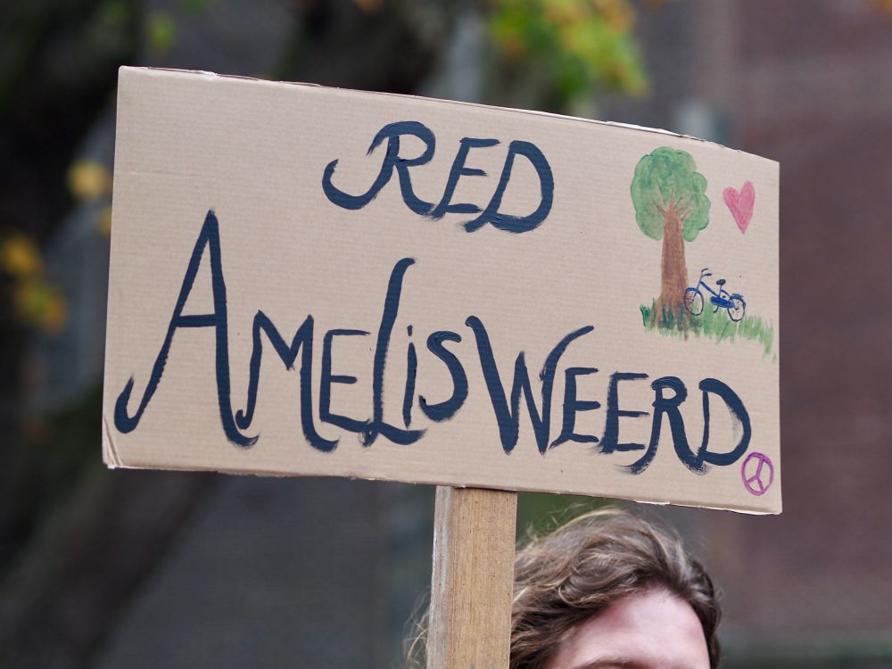 Protestbord “red amelisweerd”
