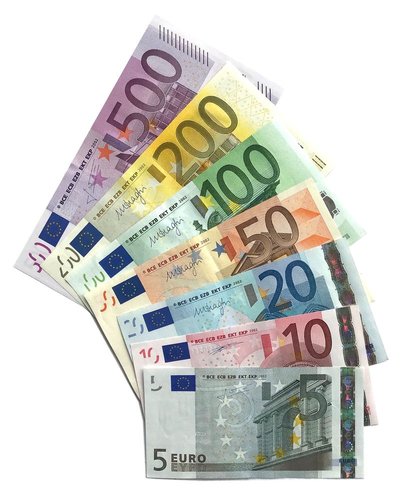 The seven different denominations of euro banknotes: €5, €10, €20, €50, €100, €200 and €500