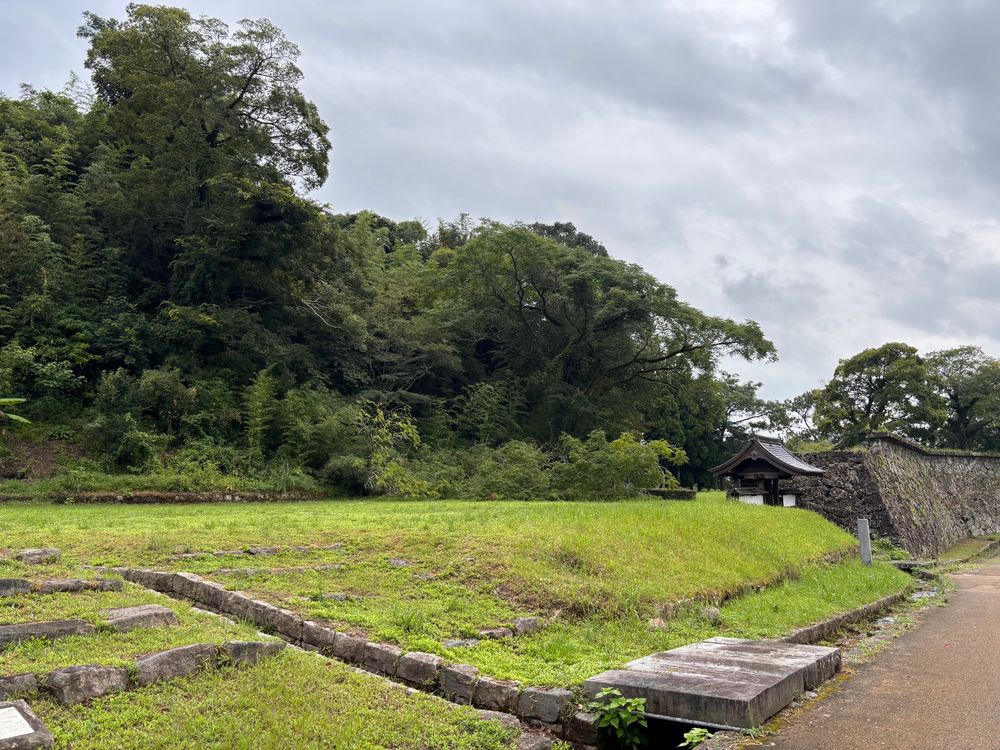 人吉城後。この辺りは米倉があったそうな。