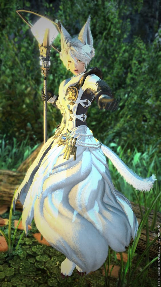 a final fantasy 14 screenshot of a white mage in white robes wearing fox ears.