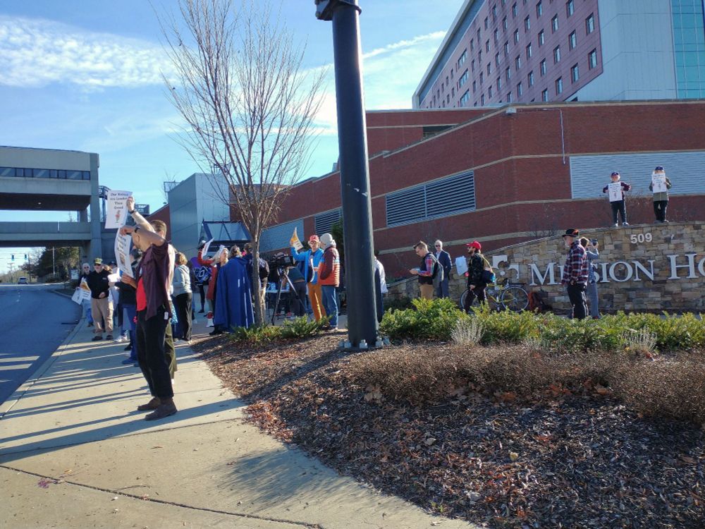 Nurse union ralliers in front of Mission Health in Asheville