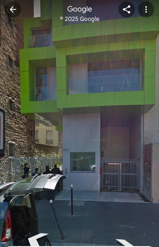 Google street view de 2012 le passage a niveau a été supprimé lors de la construction d'un immeuble