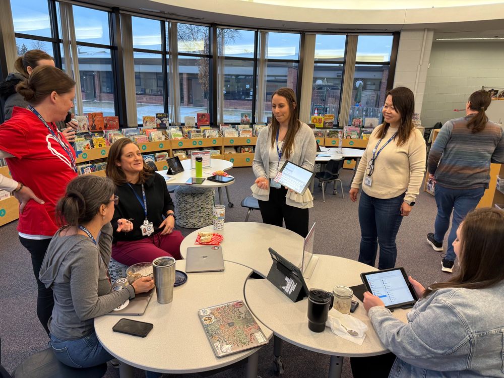 teachers learning about new iOS text features
