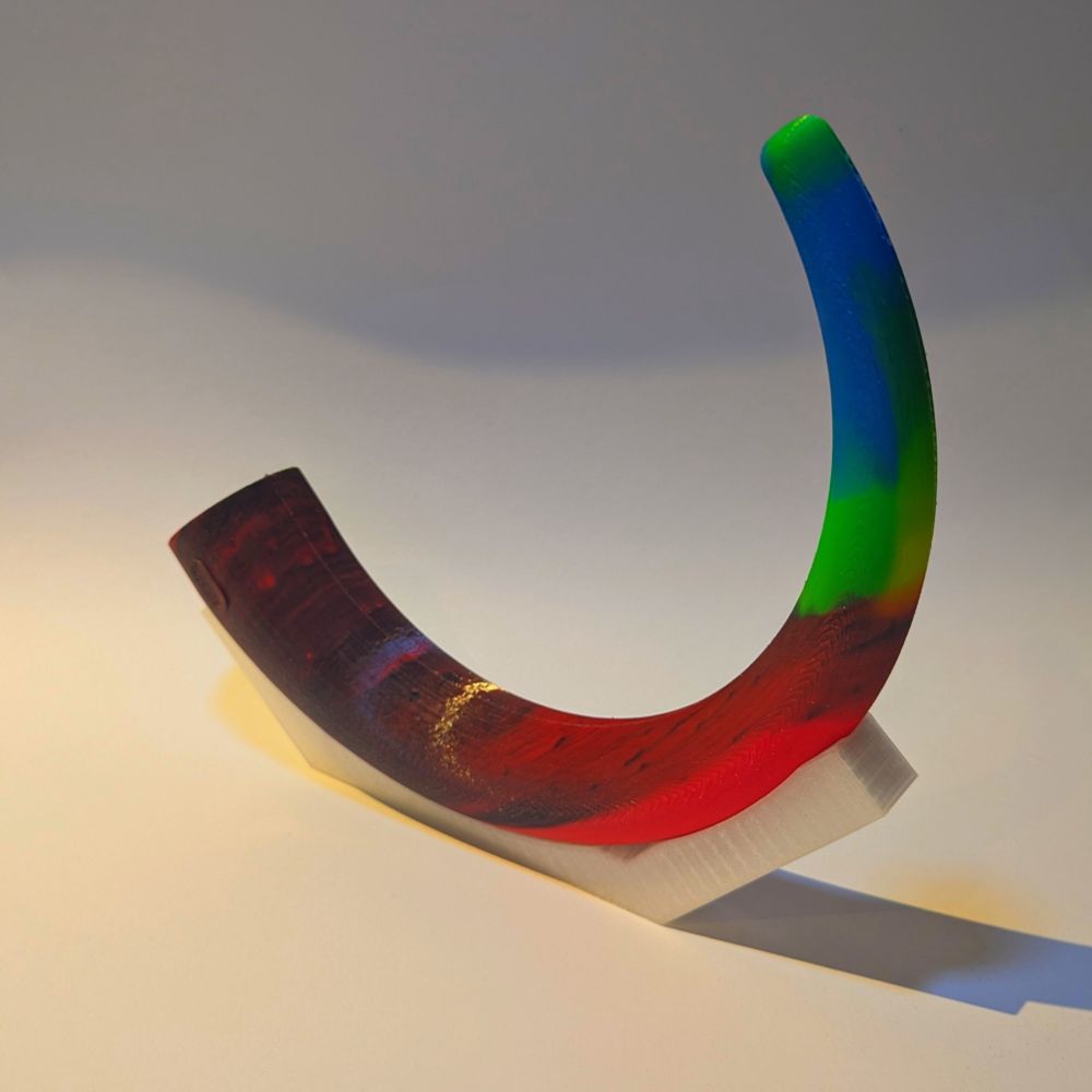 Ein Silikon-Tail in Schwarz Rot NeonGrün NeonBlau NeonGelb