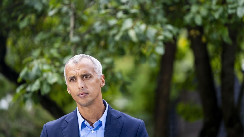 Børns Vilkår og en skoleekspert kritiserer undervisningsministerens omtale af børn - og hans forslag om at give lærere ret til mere fysisk magtanvendelse.