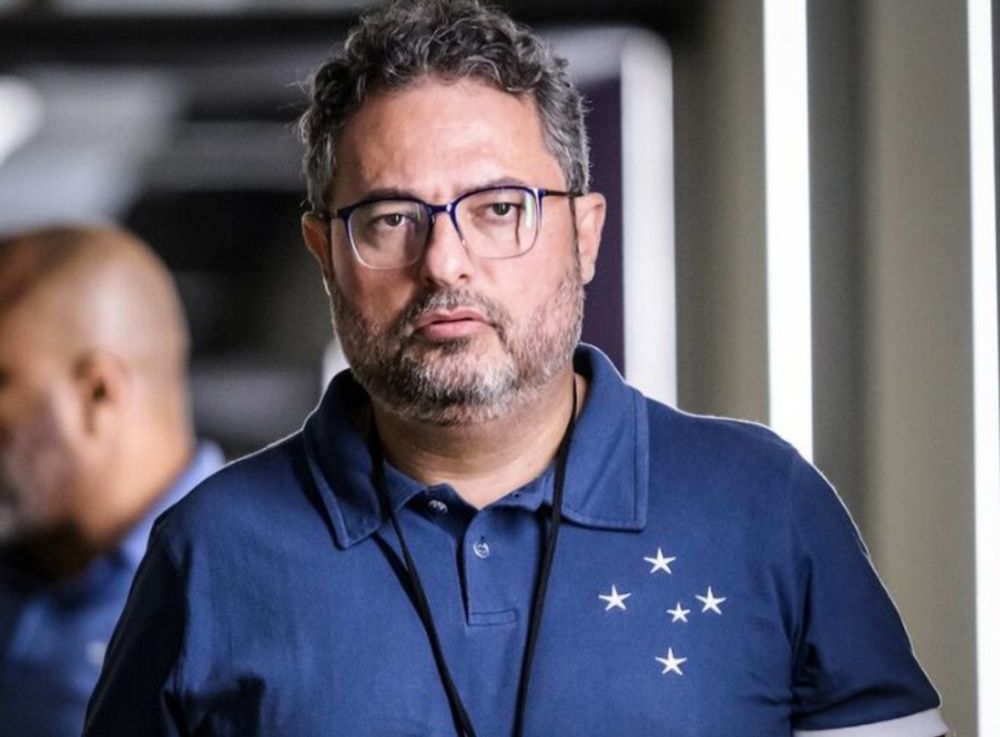 Alexandre Mattos detalha planejamento do Cruzeiro e critica contratações irresponsáveis no futebol brasileiro