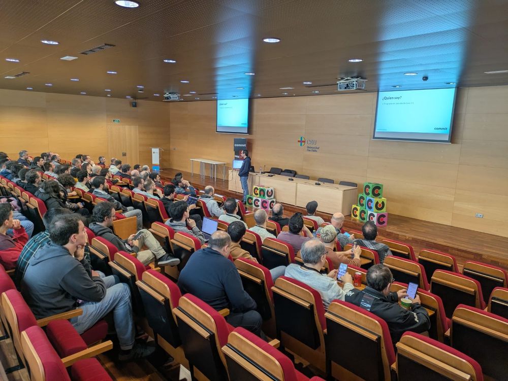 Ponentes el segunda día de commit conf