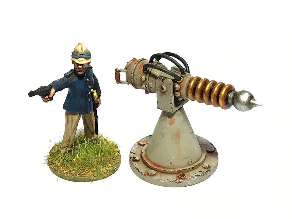 On the right is the 28mm scale lightning gun with brass and rubber accoutrements (oo-er). The officer in charge, interestingly, hasn’t changed his pose…