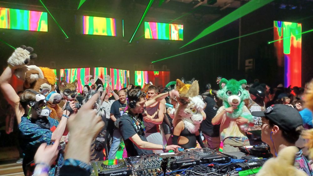 Gaba Neon's performance at main stage on Saturday night
