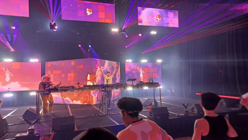 DJ Roury's performance at main stage on Friday night