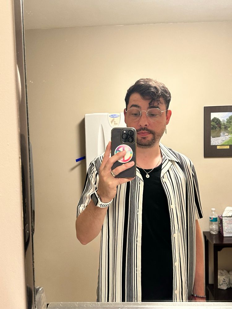 Mirror selfie of my outfit for the day