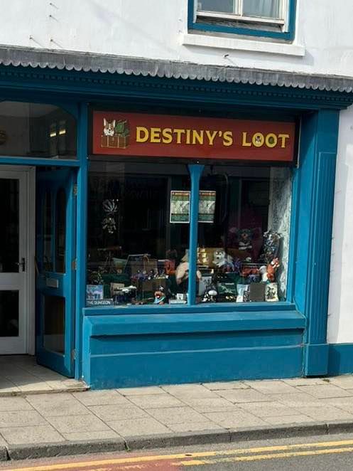 Shop window, signage Destiny' Loot