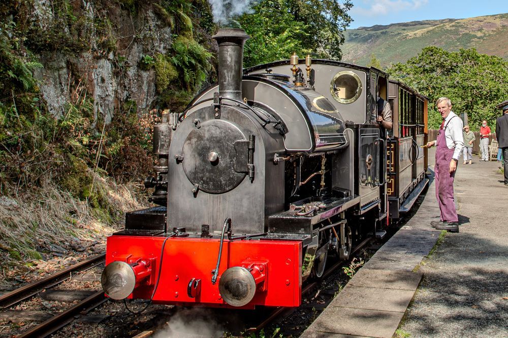 No.4 'Edward Thomas' - hauling the 10:30 & 14:10 services Monday to Friday