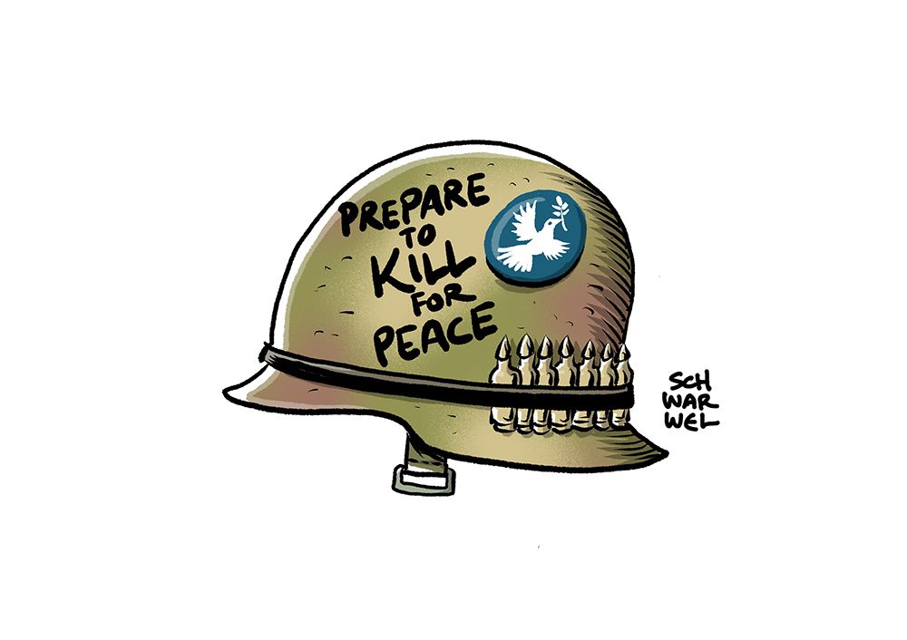 Ein Stahlhelm mit Patronen sm Bund, einem Friedenstaube-Bitton und dem Schriftzug „PREPARE TO KILL FOR PEACE“
(Credit: SCHWARWEL)