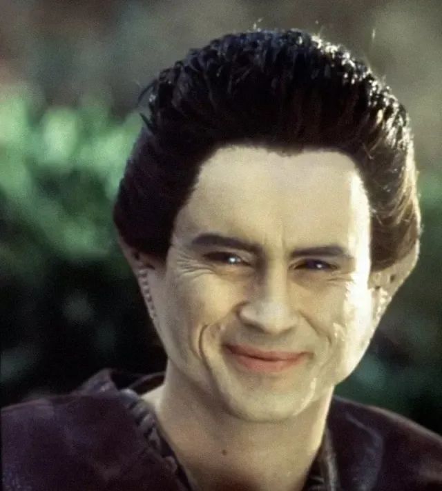Weyoun, an alien who's basically a space elf, pulls such an evil twink/vizier expression, it's a real "yes m'lord I'll fetch the poison" then he puts in both glasses kinda mood 