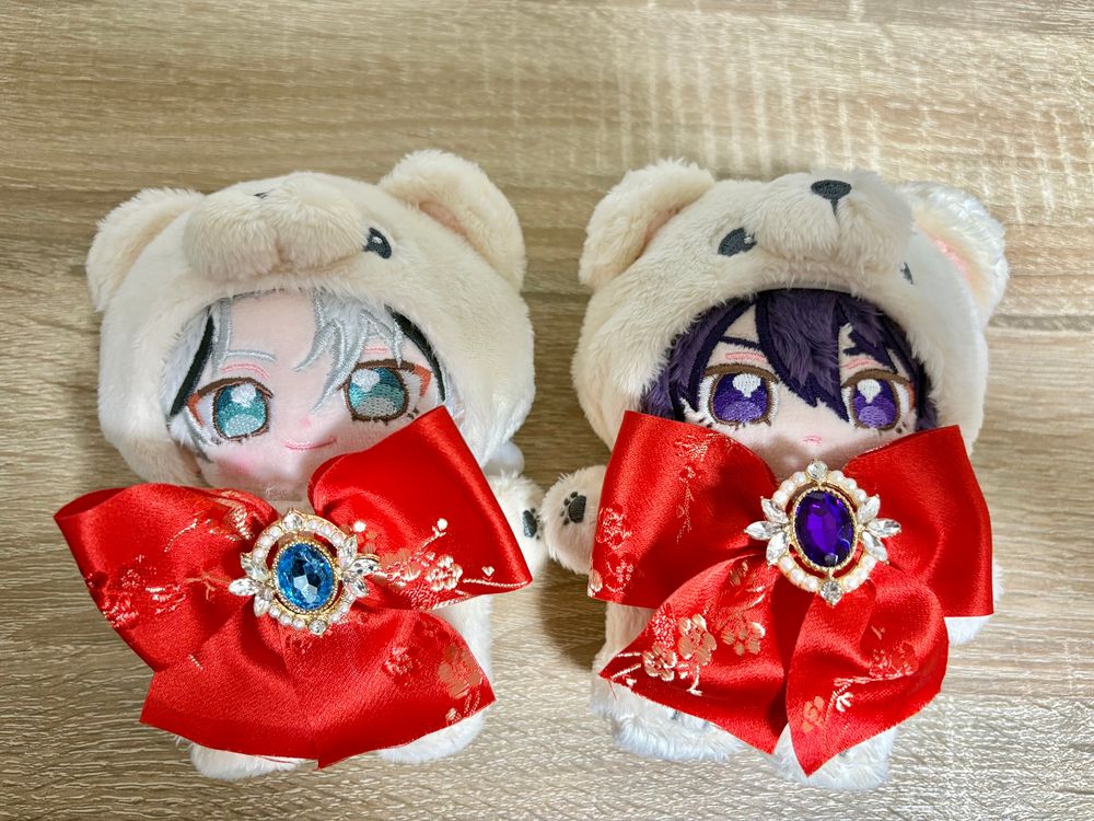 赤いリボンをつけたいつぬい滝伊吹といつぬい神崎颯馬