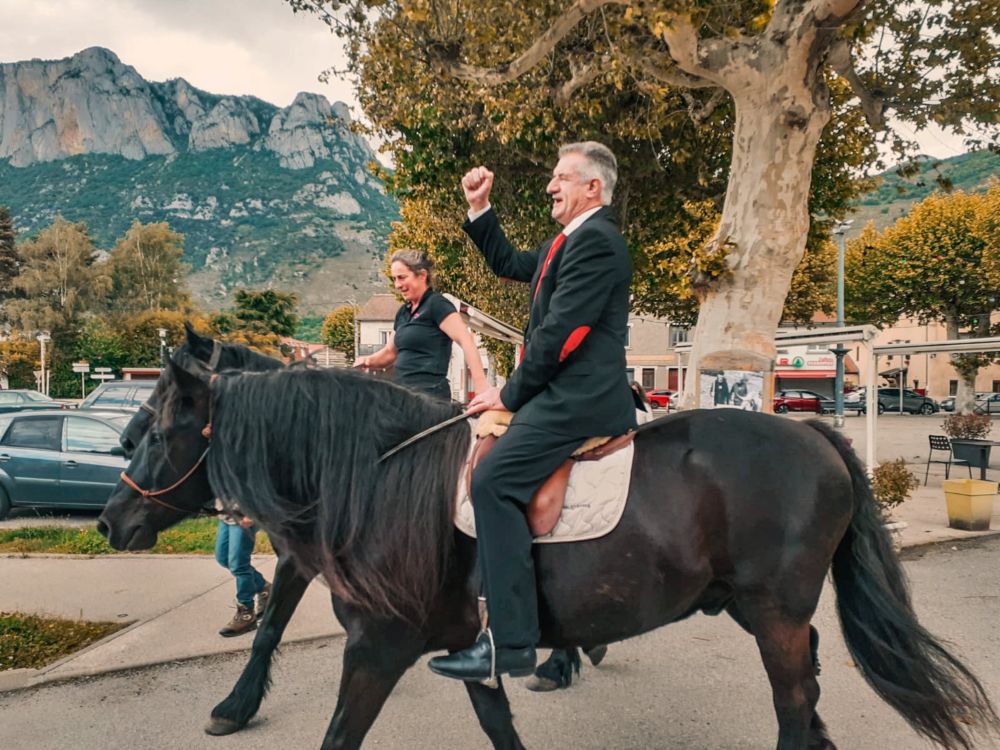 [Jean] Lassalle à cheval. 