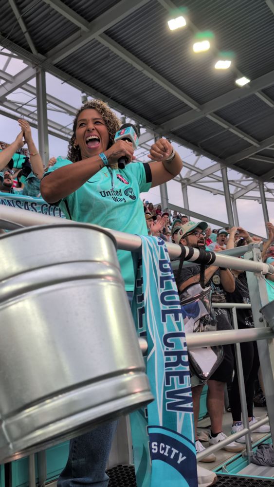 Desi Scott dancing on capo stand