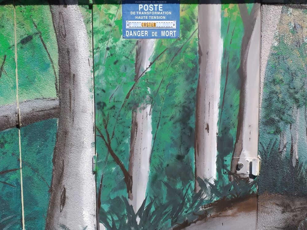Estillac - Castex - Transformateur EDF peint.
