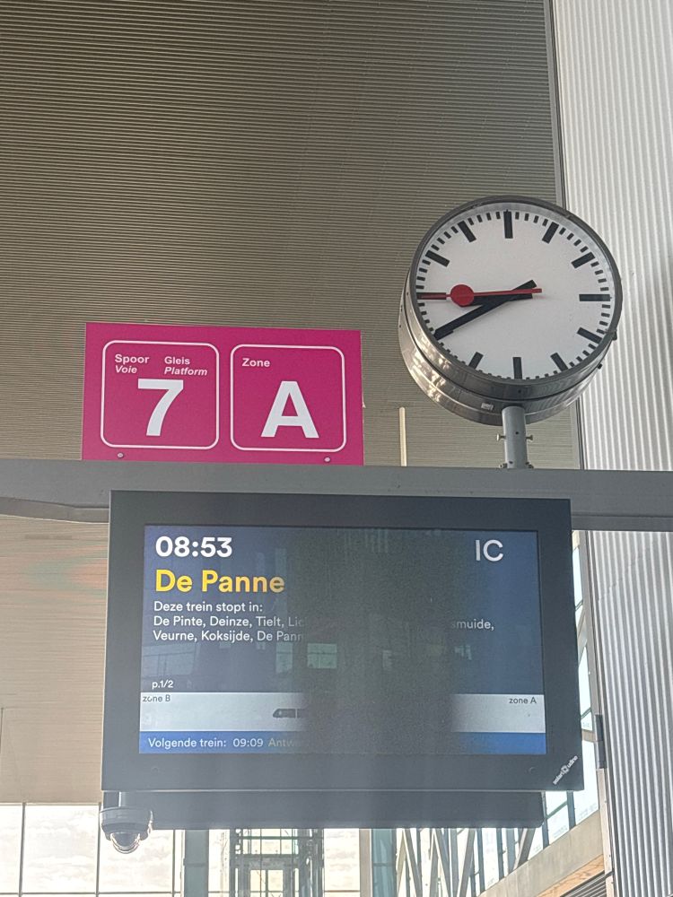 Platform indicator at Gent Sint-Pieters station for De Panne. 