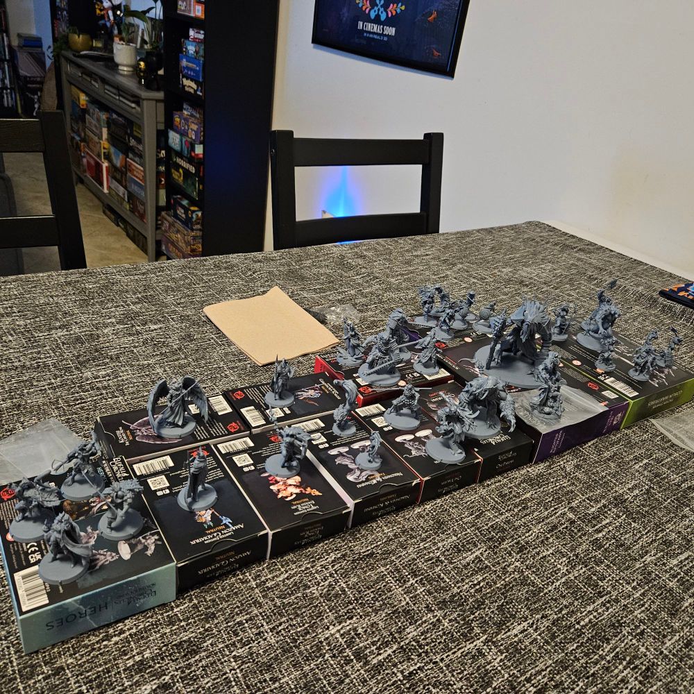 30 mini-figures from Eldfall Chronicles: Northern Wind. Heroes, Oni, Undead and Goblins of varying size.