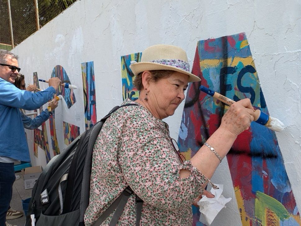 Restauración vecinal del mural vandalizado en Parla.