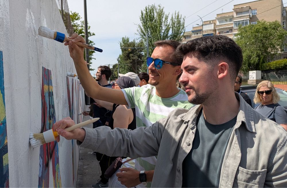 Restauración vecinal del mural vandalizado en Parla.