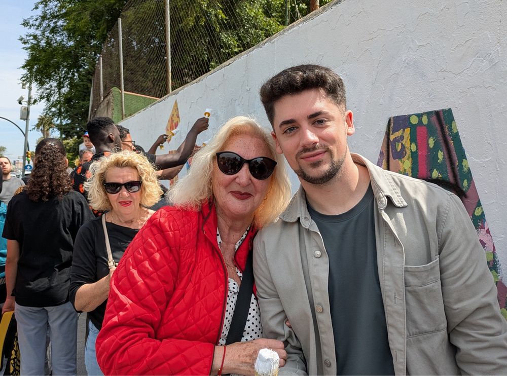 Restauración vecinal del mural vandalizado en Parla.