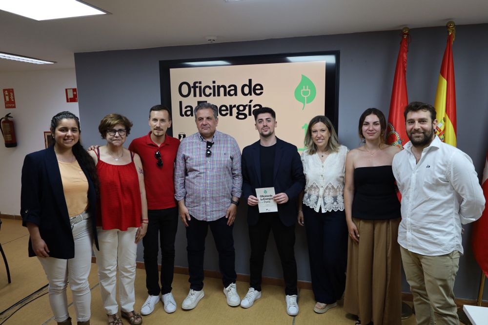 Equipo de gobierno y Oficina de la Energía.