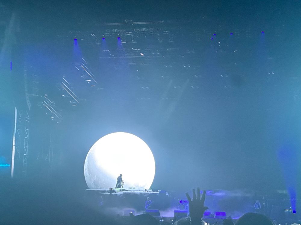 Iron Maiden perform ‘Fear of the Dark’ live