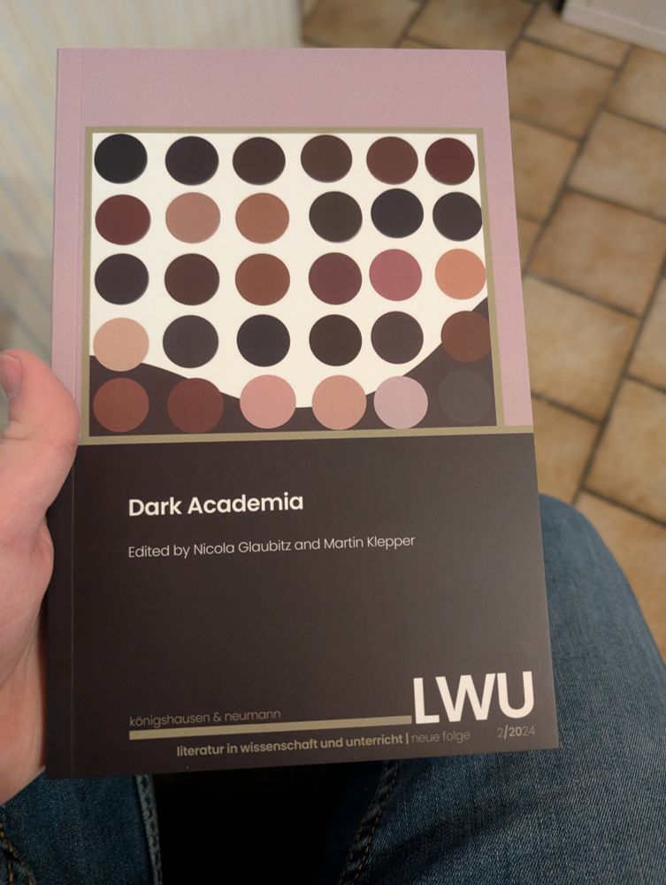 Cover of LWU - Dark Academia 
