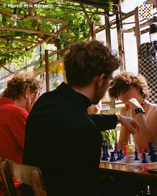 Photo of chess players at De Queer Schaakclub. Credits: Erik Kerssen