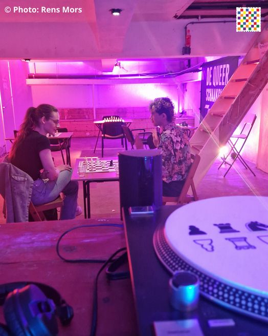 Photo of chess players at De Queer Schaakclub. Credits: Rens Mors