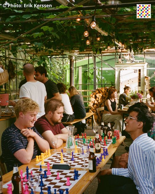 Photo of chess players at De Queer Schaakclub. Credits: Erik Kerssen