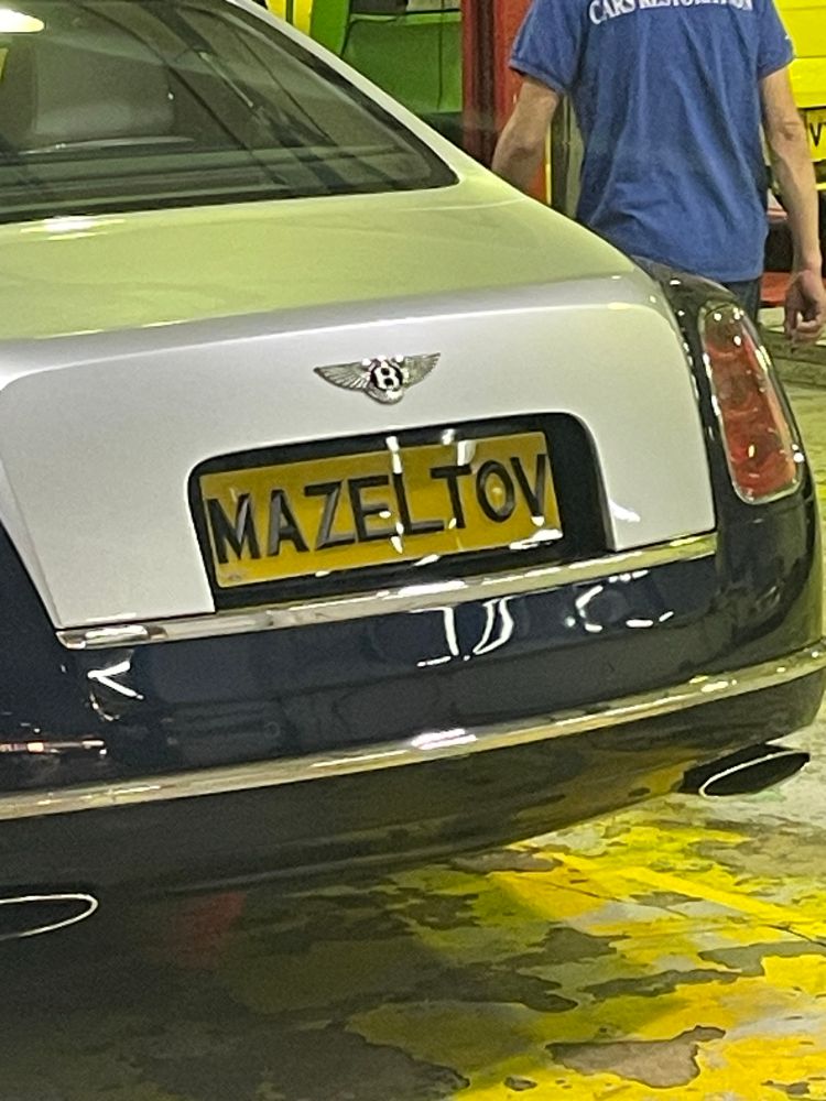 Mazeltov car plate in Hong Kong 