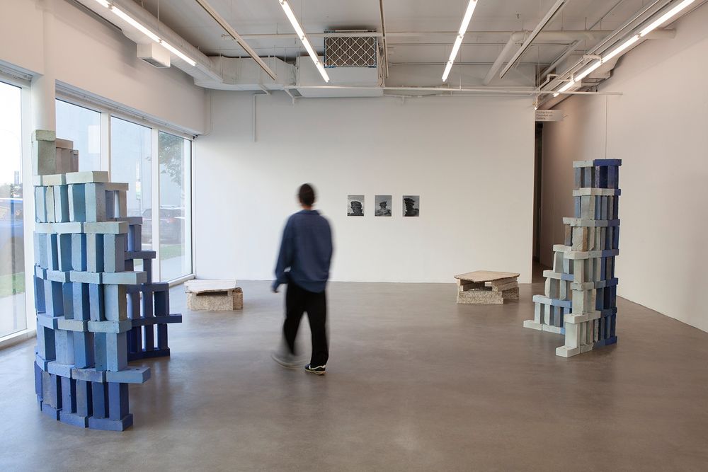 📸: ‘Betonwaves’ installation view at Plug In ICA, 2025. Photo courtesy of Karen Asher.