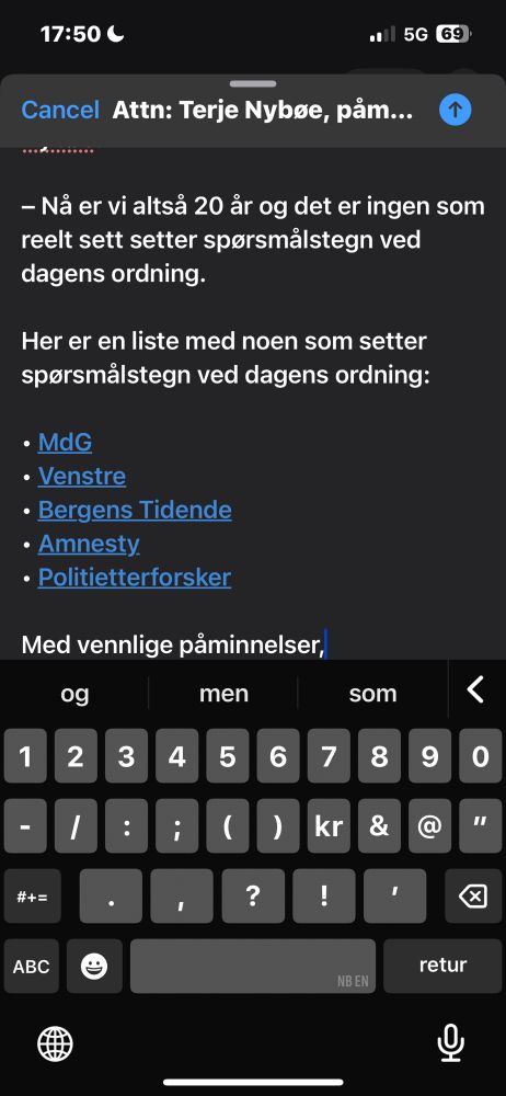 skjermbilde av epsoten jeg skrev:

I et portrettintervju i Politiforum uttaler Nybøe:

– Nå er vi altså 20 år og det er ingen som reelt sett setter spørsmålstegn ved dagens ordning. 

Her er en liste med noen som setter spørsmålstegn ved dagens ordning:

• MdG
• Venstre
• Bergens Tidende
• Amnesty
• Politietterforsker 

Med vennlige påminnelser,

hvert av punktene har en link til de relevante avissakene eller pr-meldingene