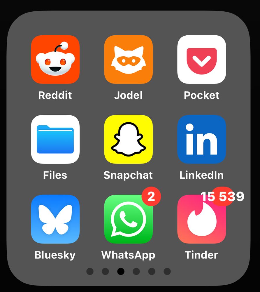 Screenshot from my phone including Tinder with 15539 notifications 