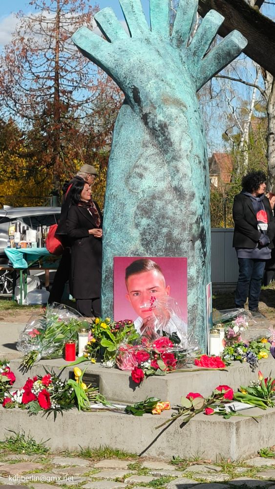 Gedenkstele für Burak Bektaş. 