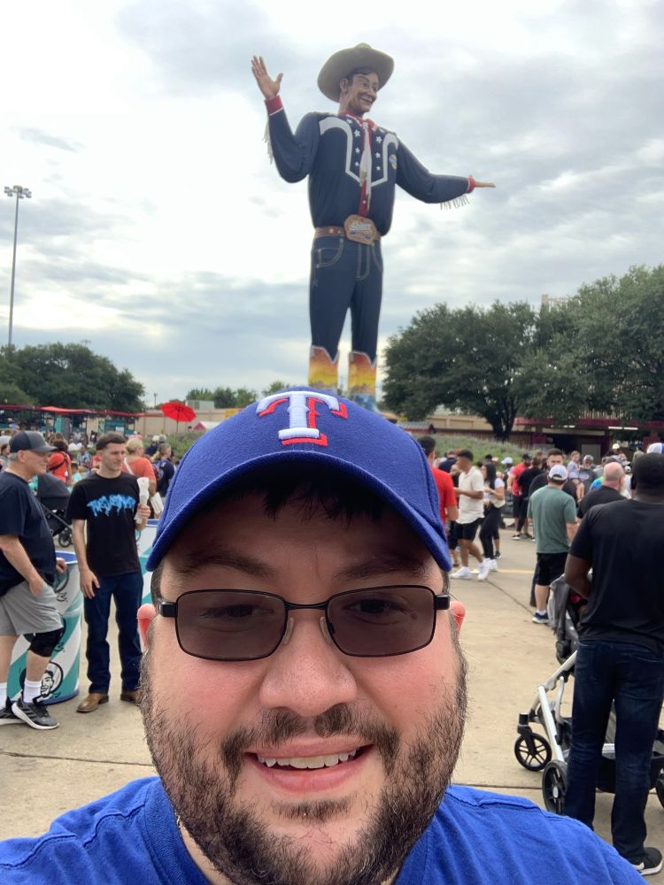 A picture of tcopain in front of Big Tex at the Texas State Fair.