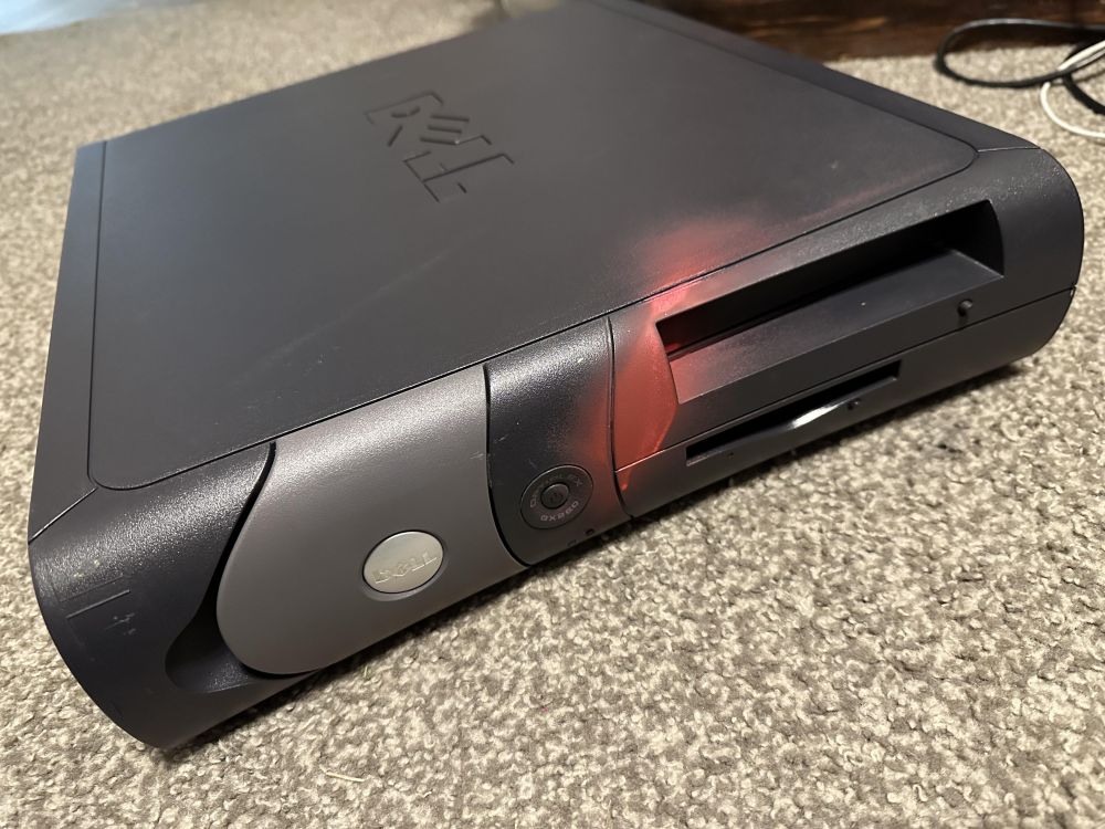 a dell optiplex laying on its side and it, in general layout, resembles a launch model xbox360