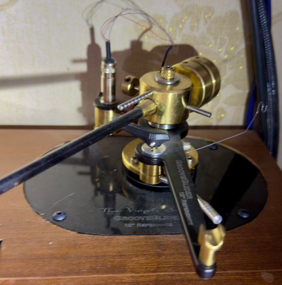 Pivot end of the GrooveGlider tone arm. Beautiful, thoughtful engineering..