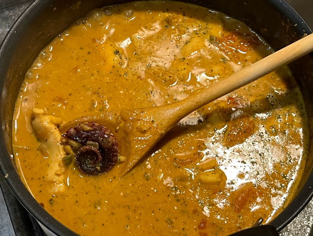 Octopus curry in a pot