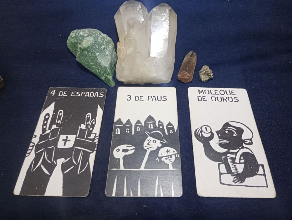 🔮 As oportunidades não cairão do céu.Você já sabe o que fazer, como fazer e que caminho seguir. Observar não dará a você uma visão ampliada do seu futuro, caminhe, busque. Essa semana será favorável para mudanças física.