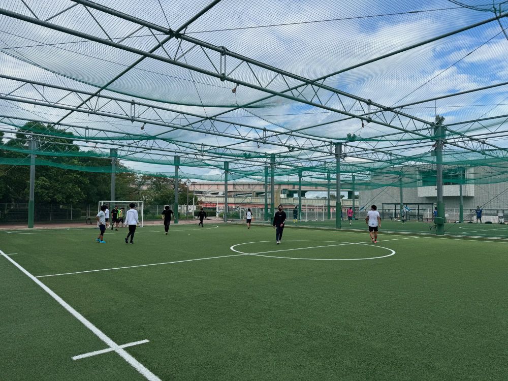 小菅西公園フットサル場でフットサル