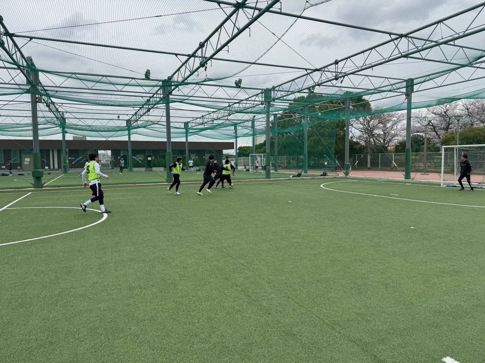 小菅西公園フットサル場でフットサル